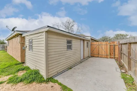 521 29th Avenue N Texas City TX 77590