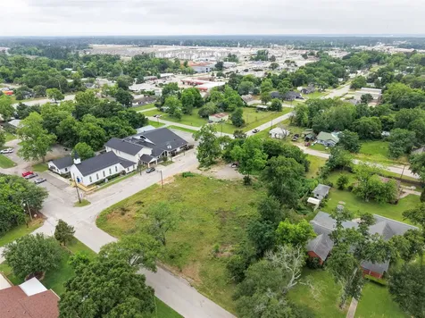 305 N Thomason Street Willis TX 77378