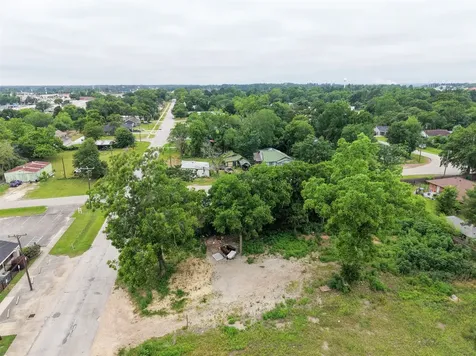 305 N Thomason Street Willis TX 77378