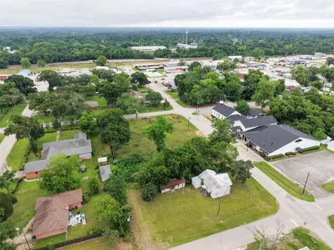 305 N Thomason Street Willis TX 77378