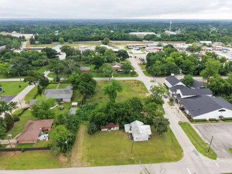 305 N Thomason Street Willis TX 77378