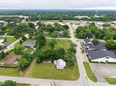 305 N Thomason Street Willis TX 77378