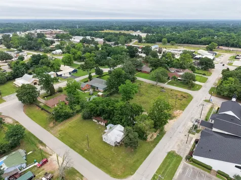 305 N Thomason Street Willis TX 77378