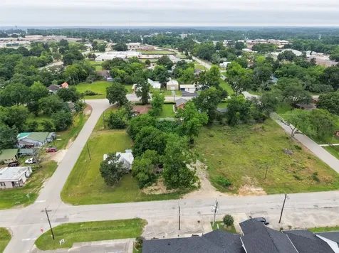 305 N Thomason Street Willis TX 77378