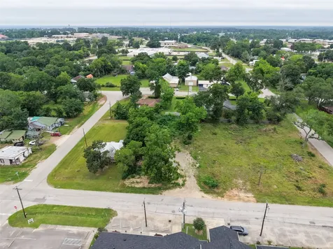 305 N Thomason Street Willis TX 77378