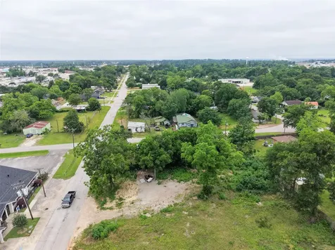 305 N Thomason Street Willis TX 77378