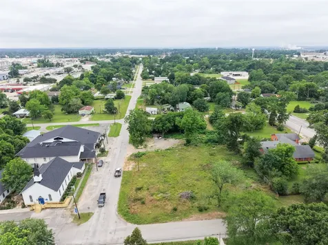 305 N Thomason Street Willis TX 77378