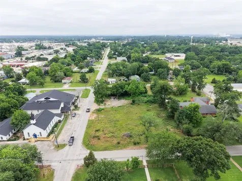 305 N Thomason Street Willis TX 77378