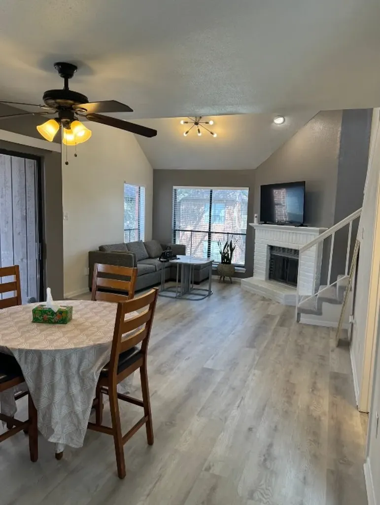 3130 Walnut Bend Ln Lane 424 Houston TX 77042