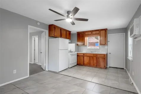 700 Gray Street 2 Huntsville TX 77320