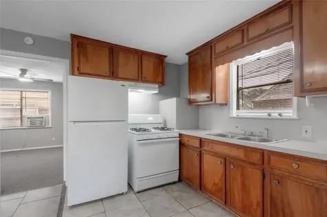 700 Gray Street 2 Huntsville TX 77320