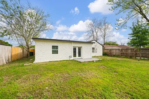1426 Shawnee Street Houston TX 77034