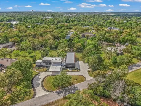 748 S Rosemary Drive Bryan TX 77802