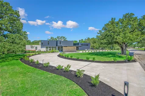 748 S Rosemary Drive Bryan TX 77802