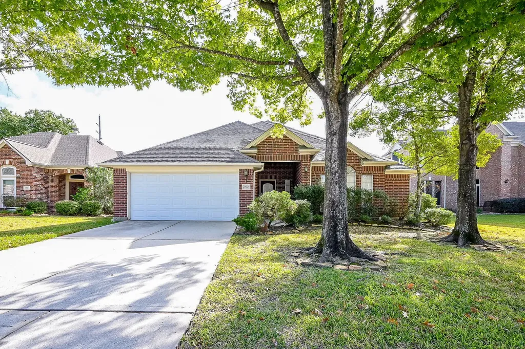 12210 Ferncrest Court Houston TX 77070