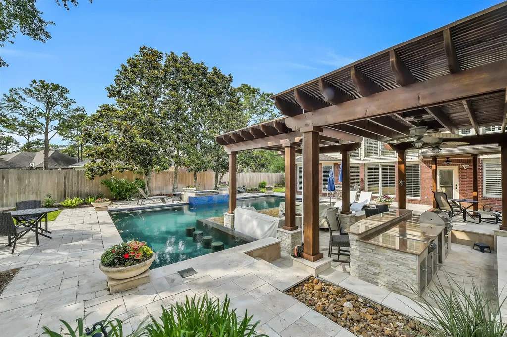 210 Trail Bend Lane Friendswood TX 77546