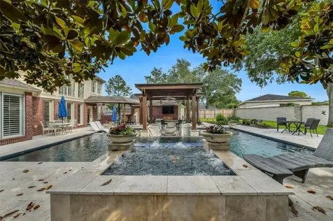 210 Trail Bend Lane Friendswood TX 77546