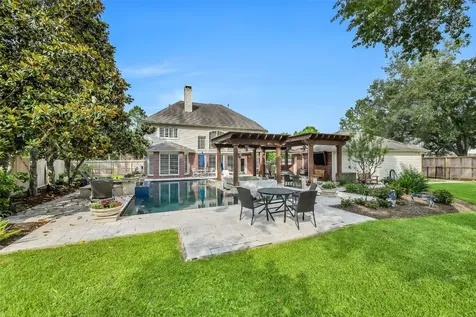 210 Trail Bend Lane Friendswood TX 77546