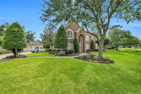 210 Trail Bend Lane Friendswood TX 77546