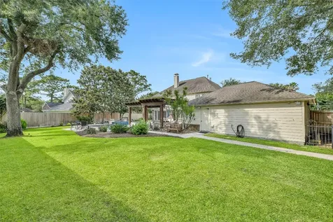 210 Trail Bend Lane Friendswood TX 77546