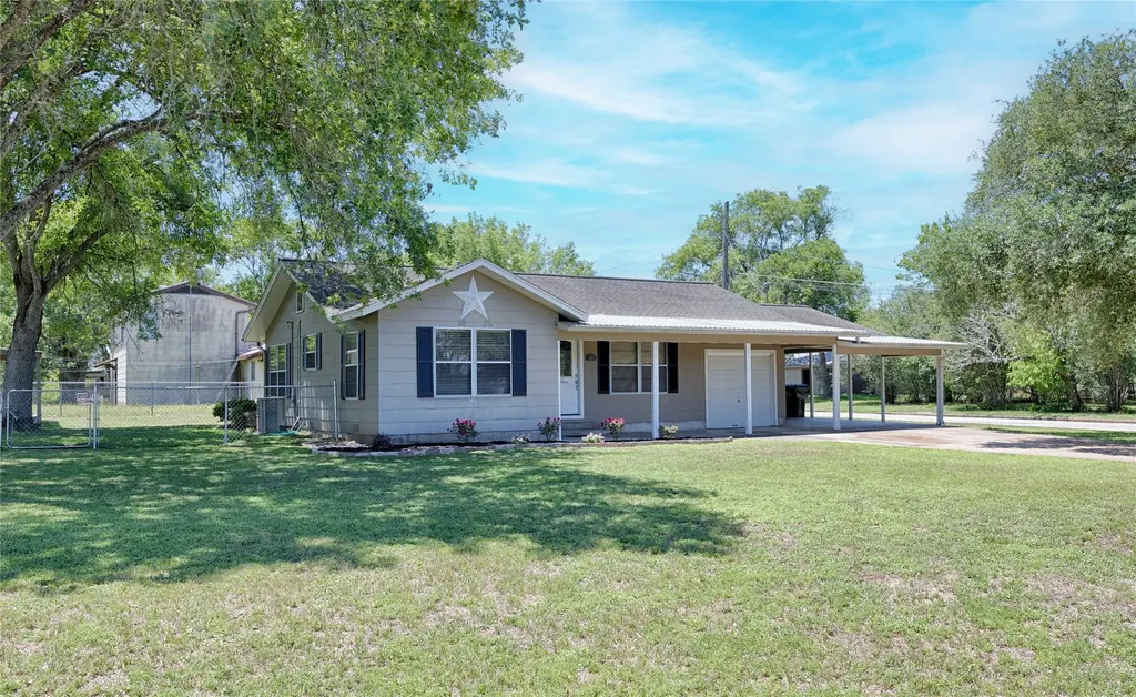 207 River Street Hallettsville TX 77964