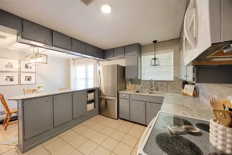 207 River Street Hallettsville TX 77964