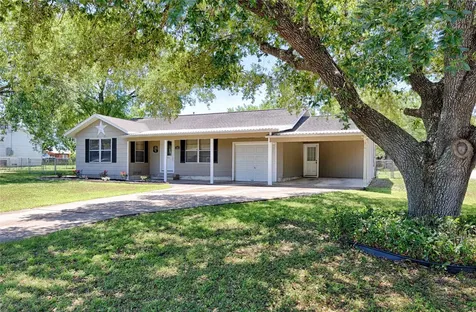 207 River Street Hallettsville TX 77964