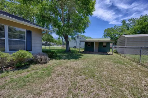 207 River Street Hallettsville TX 77964