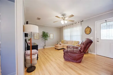 207 River Street Hallettsville TX 77964