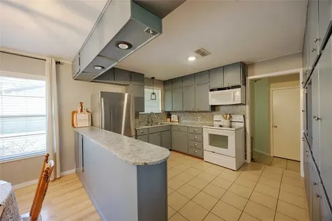 207 River Street Hallettsville TX 77964