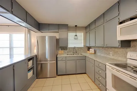 207 River Street Hallettsville TX 77964