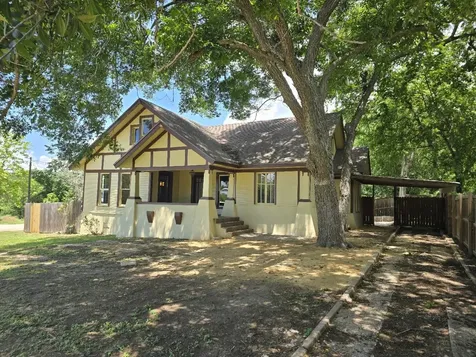 144 W Wallace Street Gonzales TX 78629