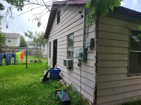 4215 Edison Street Houston TX 77009