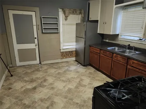 4215 Edison Street Houston TX 77009