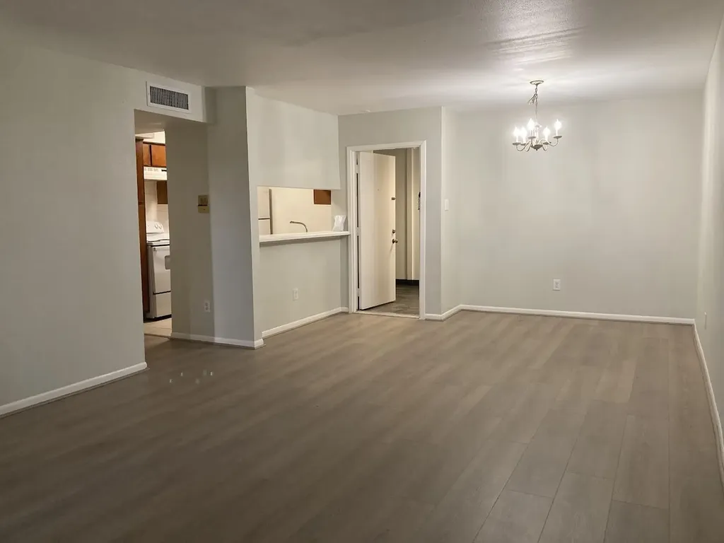 3075 Walnut Bend Lane 33 Houston TX 77042