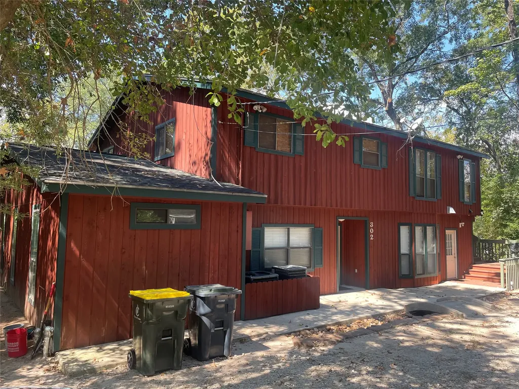 302 Somerset Road Conroe TX 77316