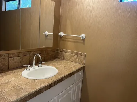 302 Somerset Road Conroe TX 77316