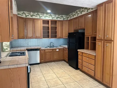 302 Somerset Road Conroe TX 77316