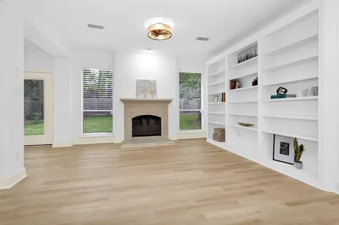 18 Endor Forest Place The Woodlands TX 77382