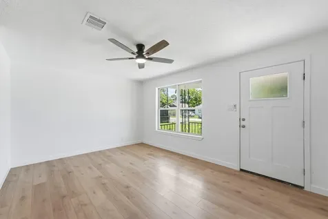 7429 W Knoll Street Houston TX 77028