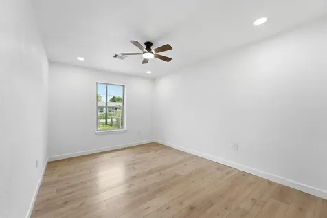 7429 W Knoll Street Houston TX 77028