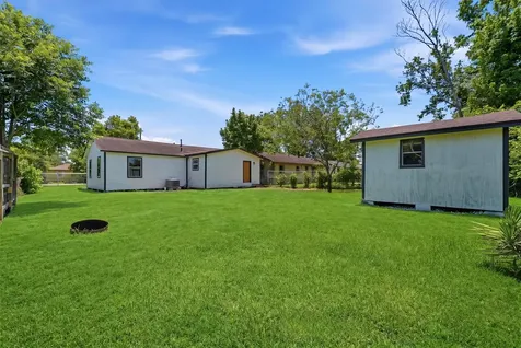 7429 W Knoll Street Houston TX 77028