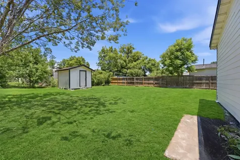 7429 W Knoll Street Houston TX 77028