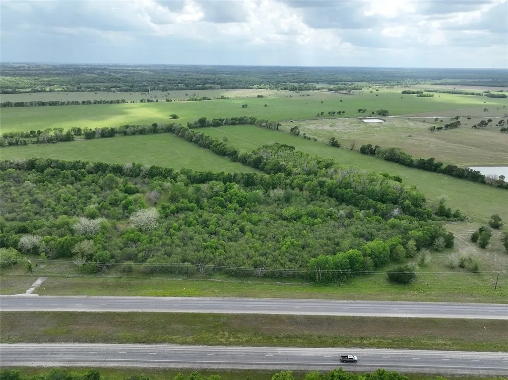 10463 Highway 36 Bellville TX 77418