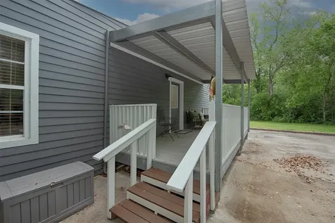 715 Grand Avenue Bacliff TX 77518