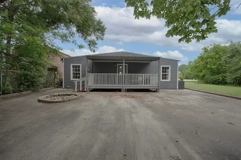 715 Grand Avenue Bacliff TX 77518