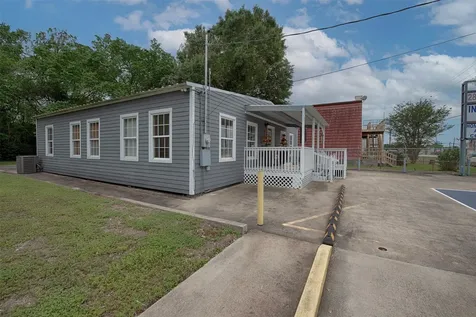 715 Grand Avenue Bacliff TX 77518