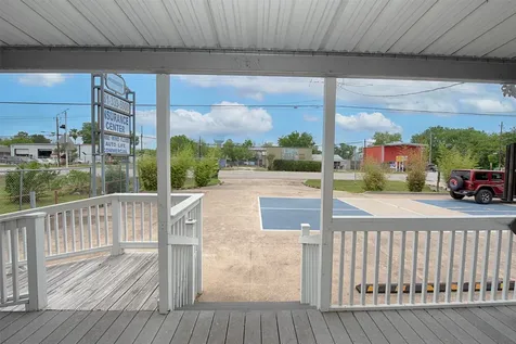 715 Grand Avenue Bacliff TX 77518