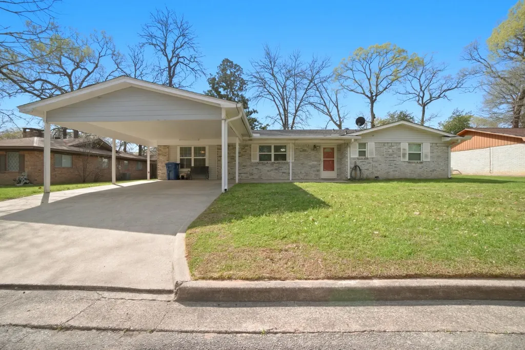 209 Red Oak Street Livingston TX 77351