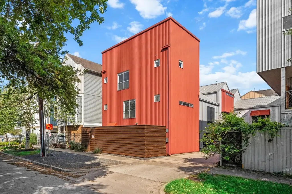 2711 Chenevert Street Houston TX 77004